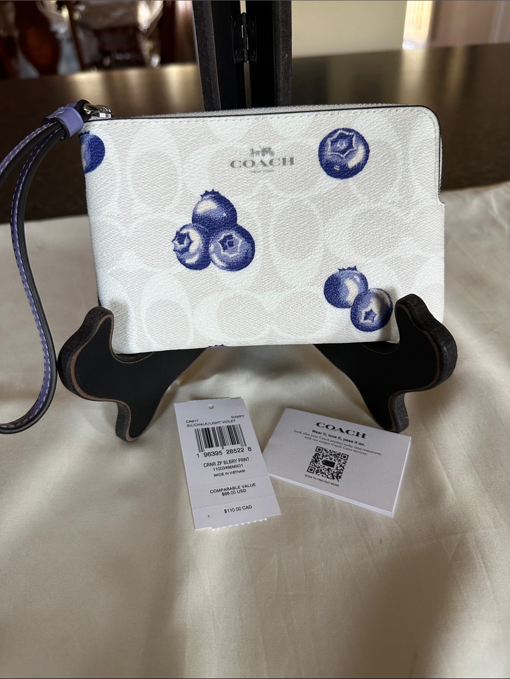 NWT Coach White/Chalk Corner Zip Wristlet with Blueberry Print